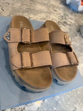 Prada Suede Double-Buckle Slide Sandals
Great cond sz 38